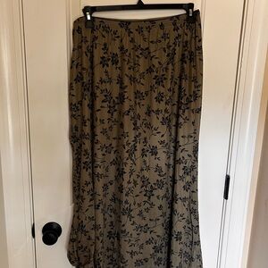 Amazon Women's Maxi Skirt - Black Floral on Tan